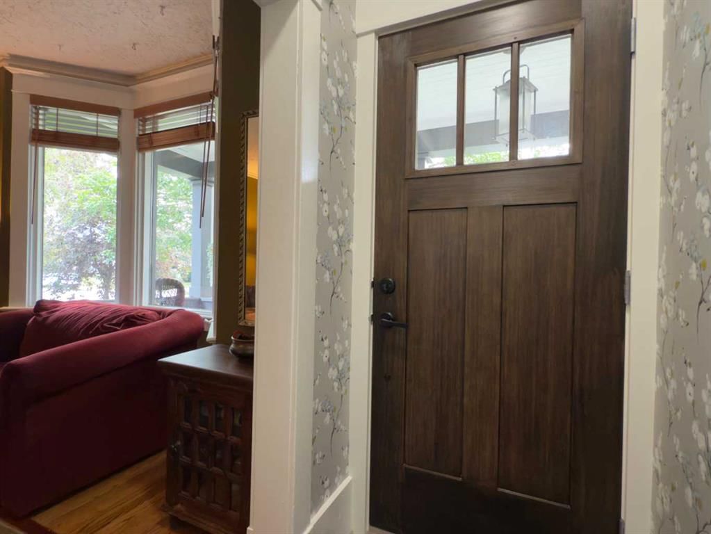1126 19 Avenue NW, Calgary — photo 5 of 45