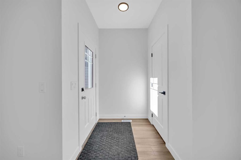14 Versant Path SW, Calgary — photo 4 of 43