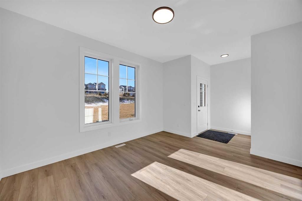 14 Versant Path SW, Calgary — photo 5 of 43