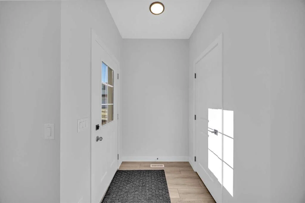 26 Versant Path SW, Calgary — photo 4 of 38