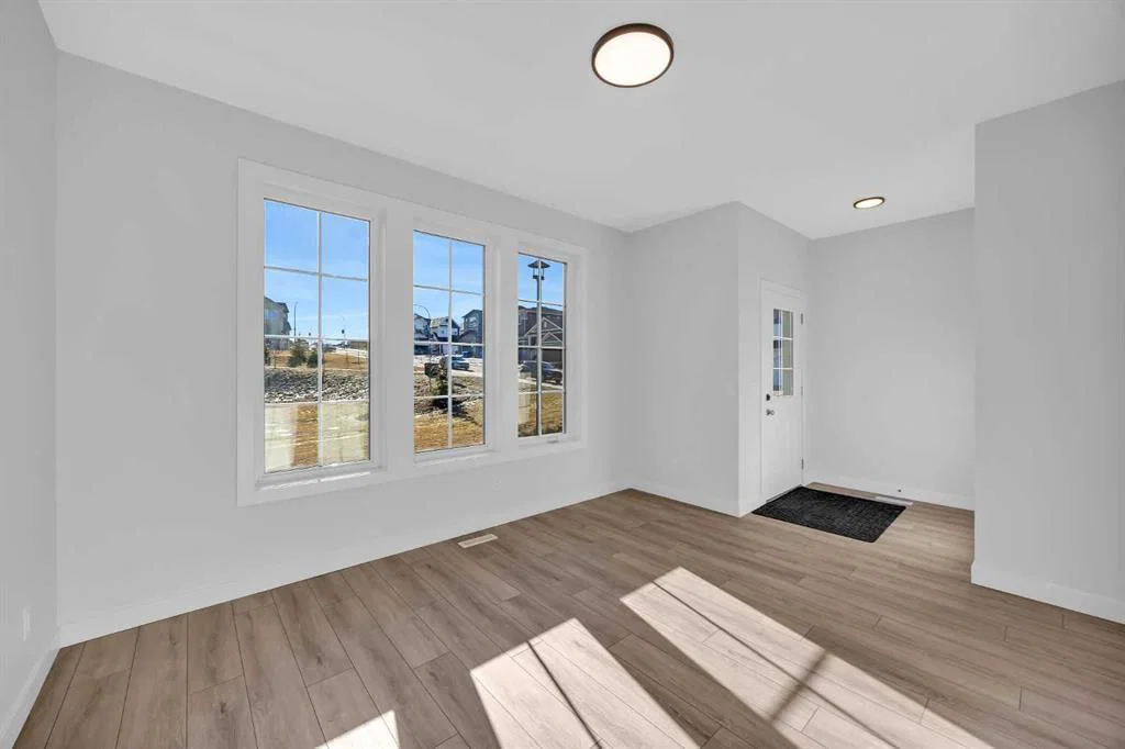 26 Versant Path SW, Calgary — photo 5 of 38