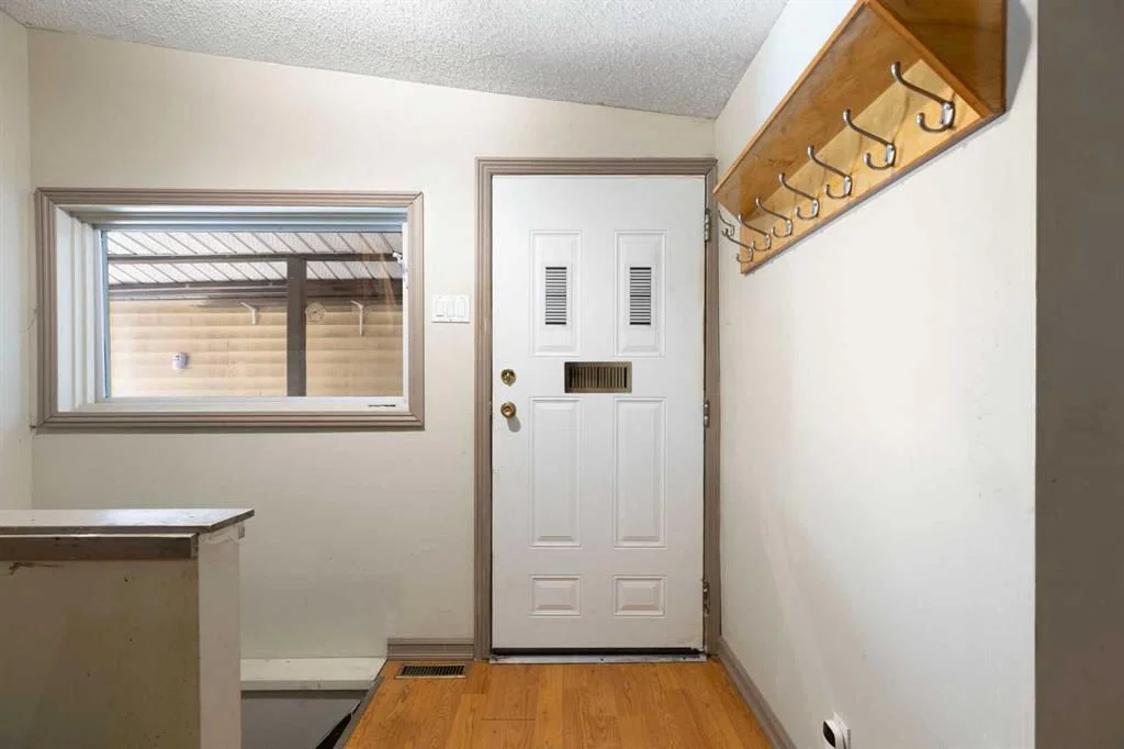 3819 1 Street NE, Calgary — photo 5 of 33