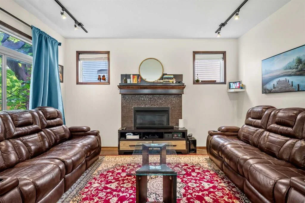 562 Cranston Drive SE, Calgary — photo 4 of 33
