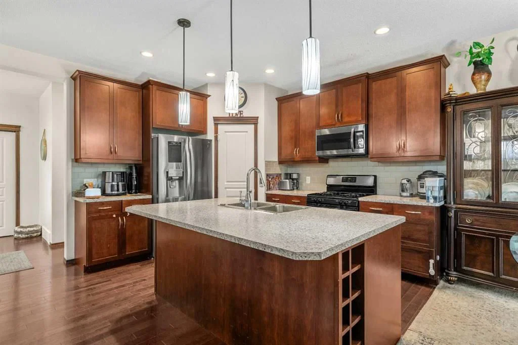 562 Cranston Drive SE, Calgary — photo 5 of 33