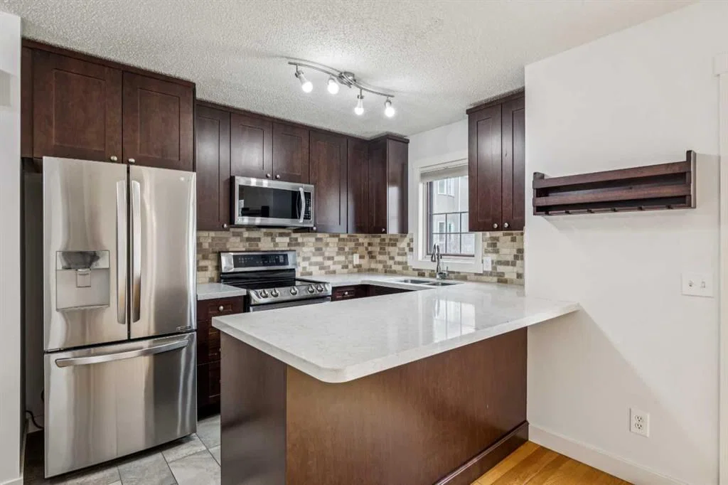1110 14 Avenue SW, Calgary — photo 2 of 40