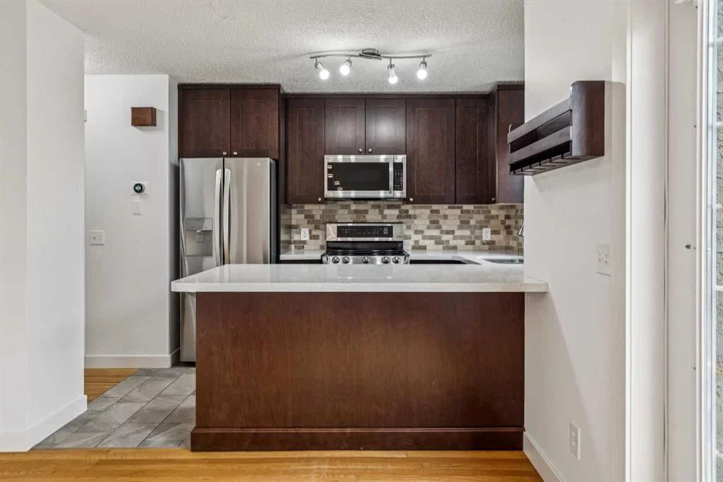 1110 14 Avenue SW, Calgary — photo 3 of 40