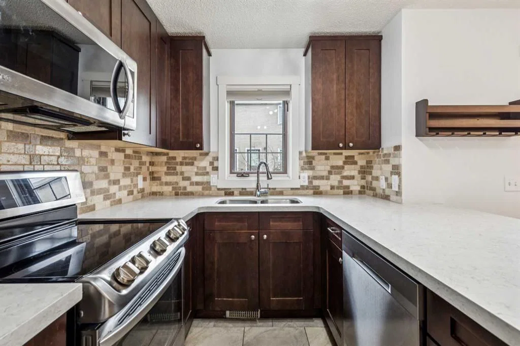 1110 14 Avenue SW, Calgary — photo 4 of 40