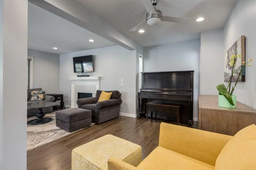 128 Riverwood Close SE, Calgary — photo 4 of 41