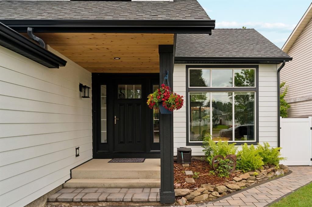 692 Woodpark Boulevard SW, Calgary — photo 3 of 50