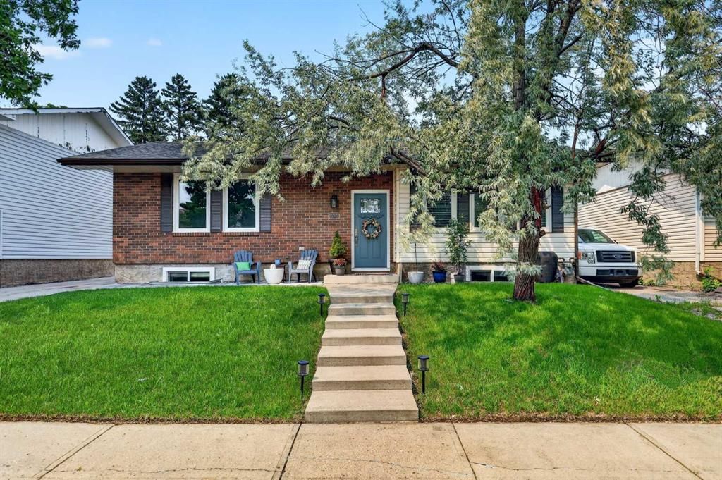 1820 Lysander Crescent SE, Calgary — main listing photo
