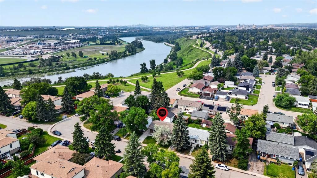 1820 Lysander Crescent SE, Calgary — photo 4 of 48