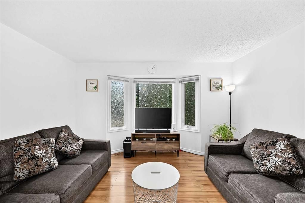 15 Falshire Terrace NE, Calgary — photo 4 of 42