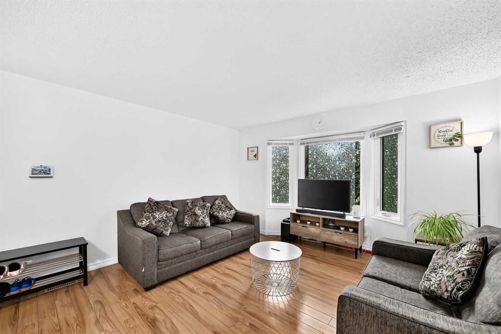 15 Falshire Terrace NE, Calgary — photo 5 of 42