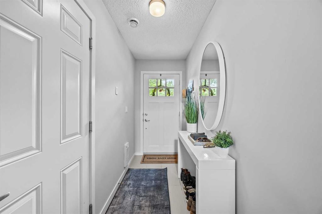 328 Ascot Circle SW, Calgary — photo 5 of 46