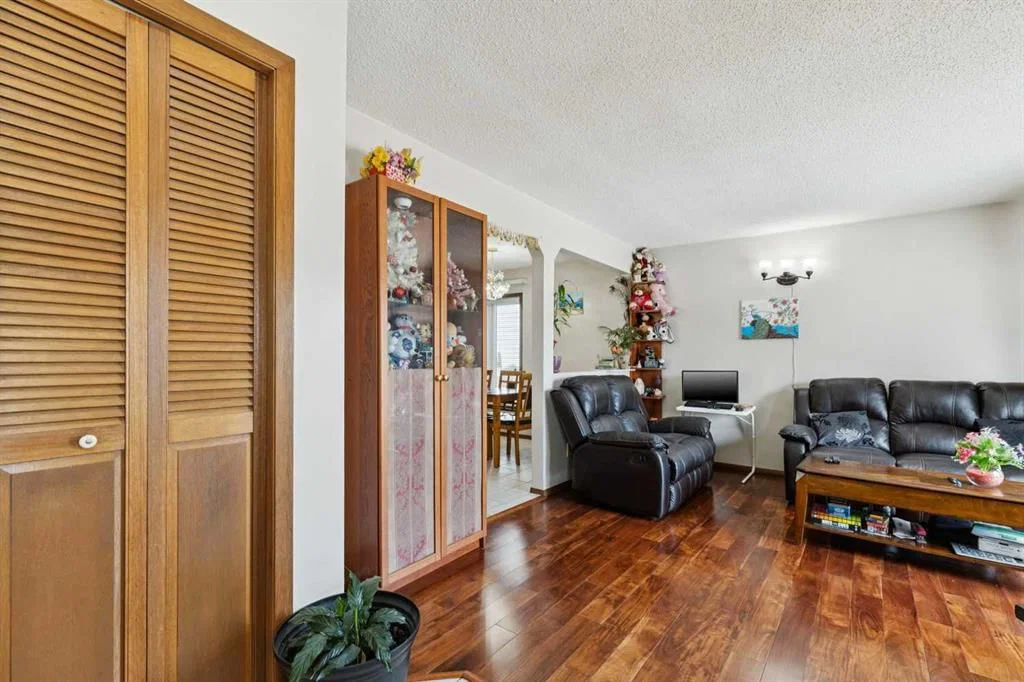 156 Falshire Close NE, Calgary — photo 4 of 40