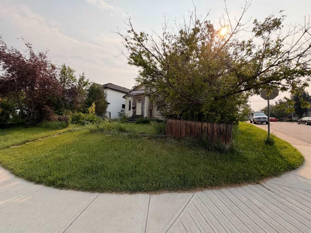 2401 26 Street SW, Calgary — photo 4 of 7