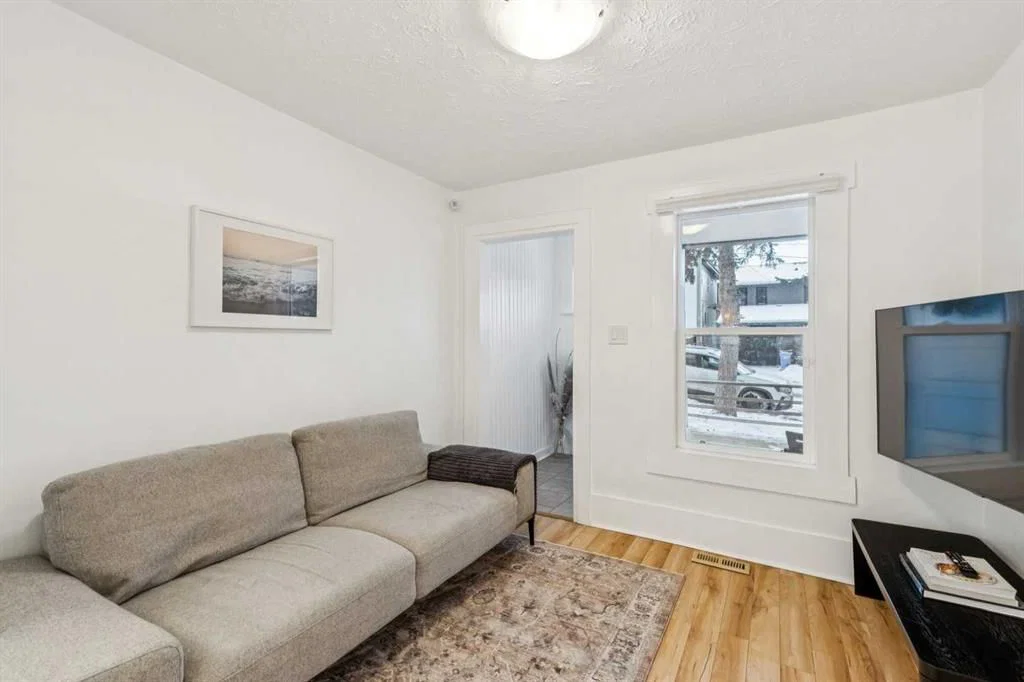 2514 16A Street SW, Calgary — photo 5 of 25