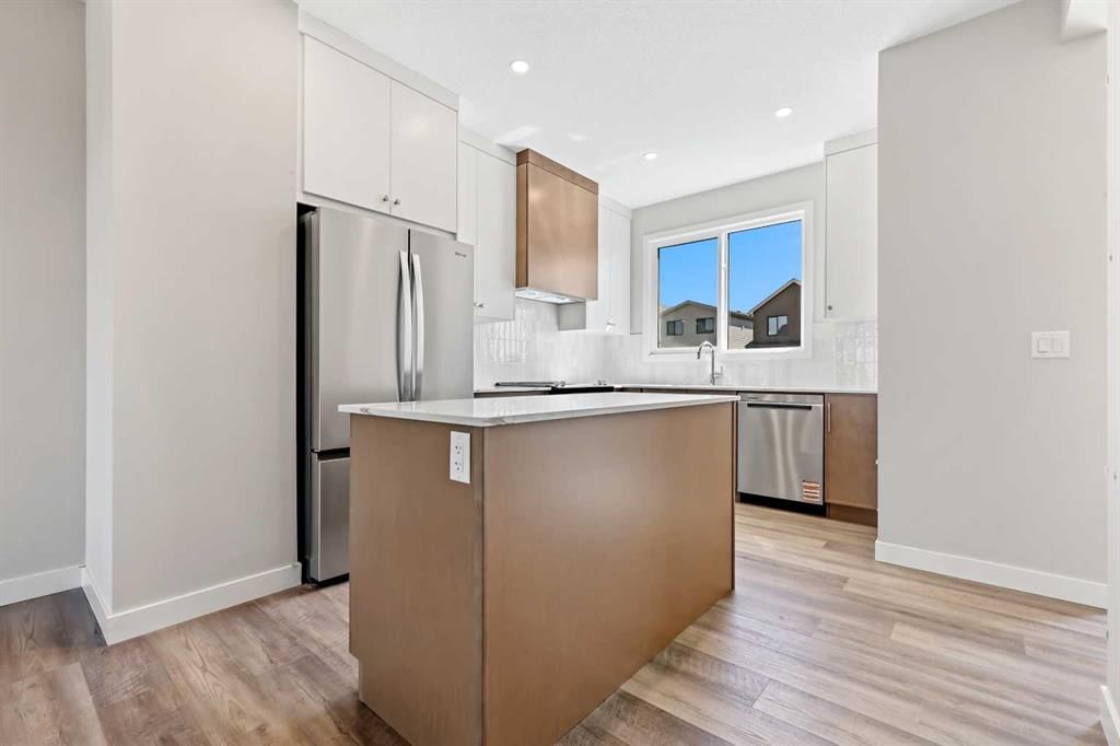 7023 Rangeview Avenue SE, Calgary — photo 3 of 22