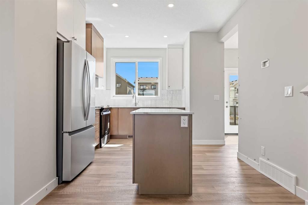 7023 Rangeview Avenue SE, Calgary — photo 4 of 22