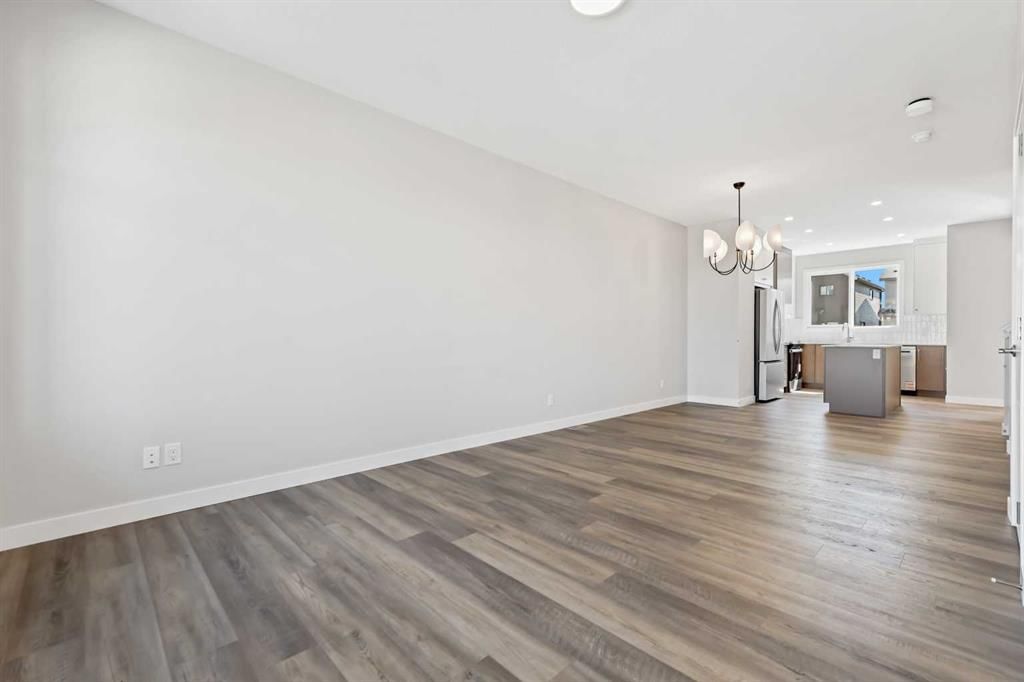 7023 Rangeview Avenue SE, Calgary — photo 5 of 22
