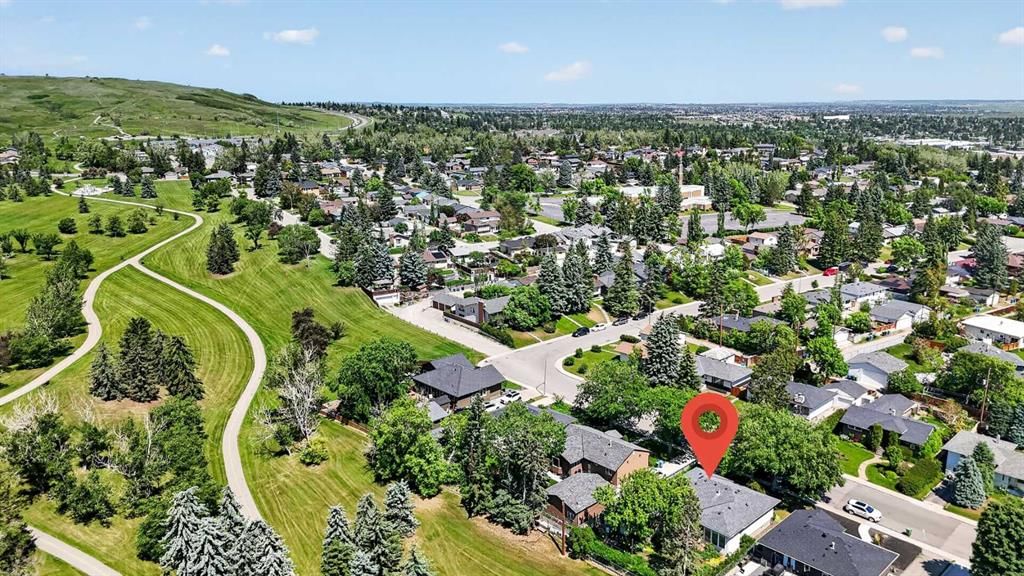 819 Thorneycroft Drive NW, Calgary — photo 4 of 50