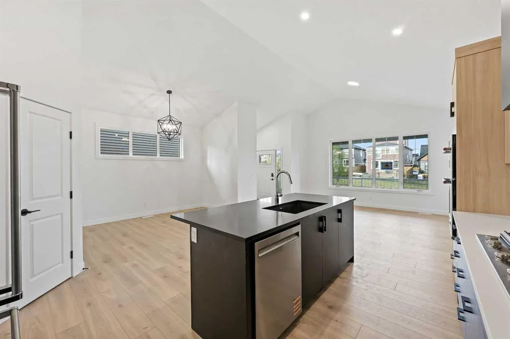 116 Mitchell Walk NW, Calgary — photo 4 of 44