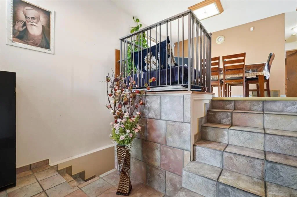 3 San Diego Manor NE, Calgary — photo 5 of 33