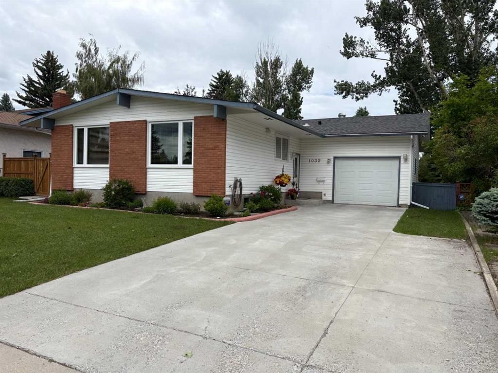 1032 Cantabrian Drive SW, Calgary — main listing photo