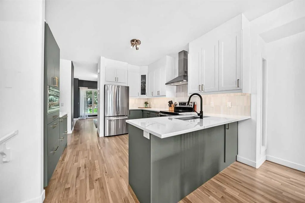 1416 43 Street SW, Calgary — photo 5 of 38