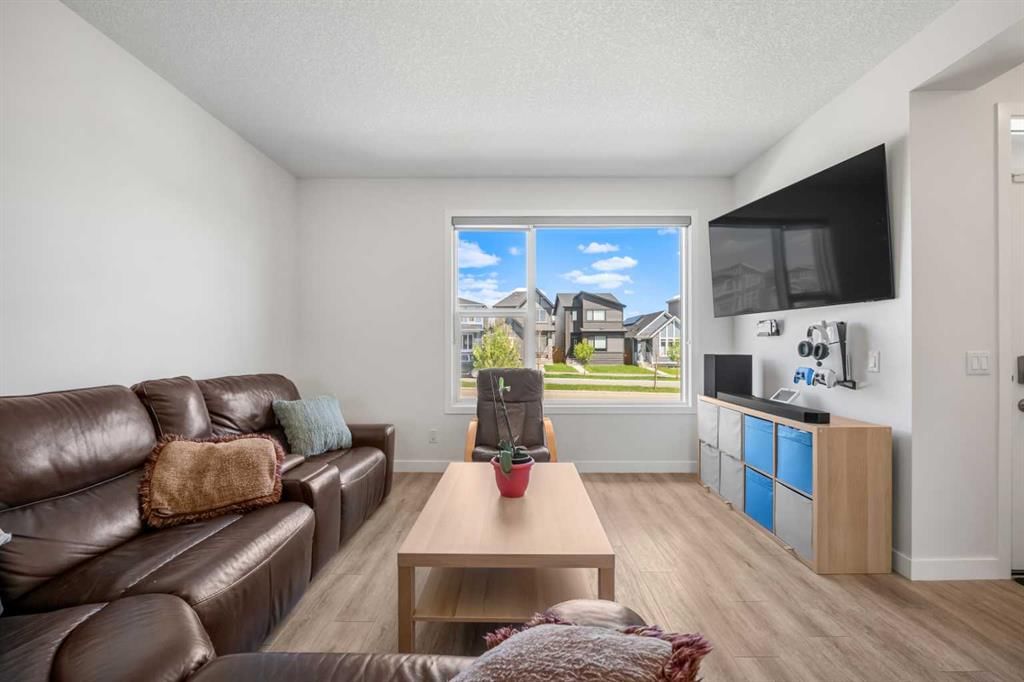 149 Belmont Boulevard SW, Calgary — photo 4 of 48