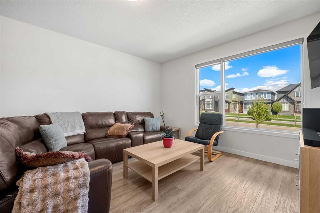 149 Belmont Boulevard SW, Calgary — photo 5 of 48