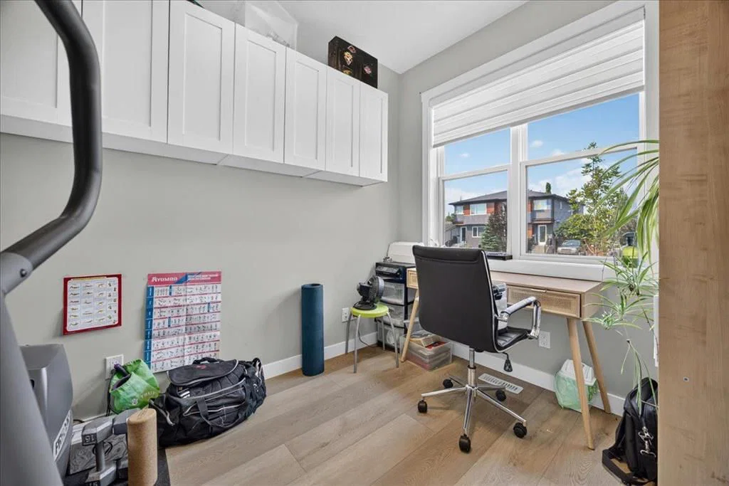 4620 81 Street NW, Calgary — photo 3 of 50