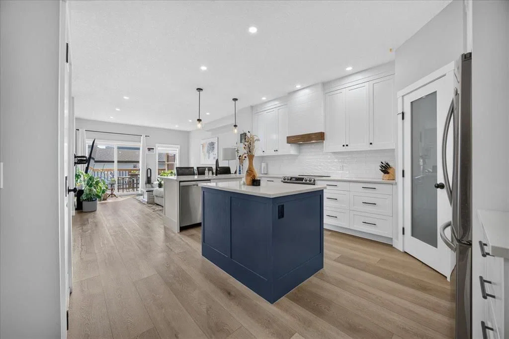 4620 81 Street NW, Calgary — photo 4 of 50