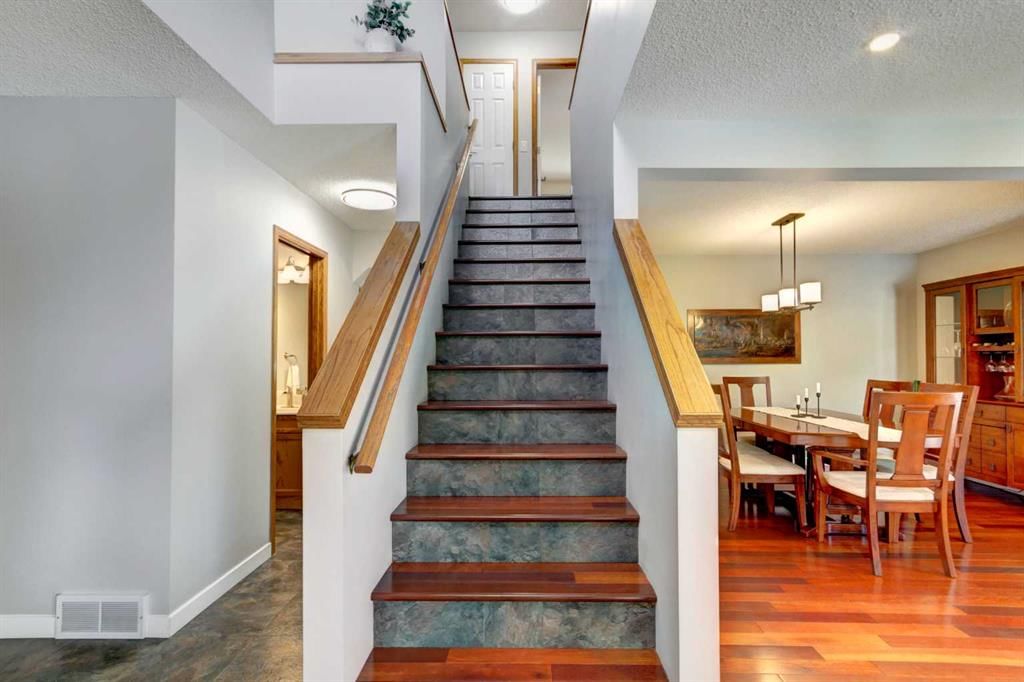 188 Mt Selkirk Close SE, Calgary — photo 3 of 45