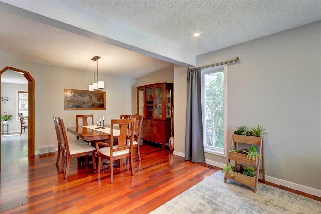 188 Mt Selkirk Close SE, Calgary — photo 4 of 45