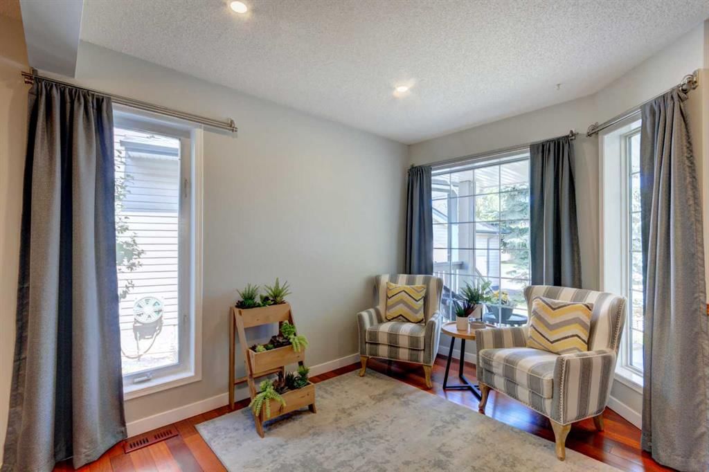 188 Mt Selkirk Close SE, Calgary — photo 5 of 45