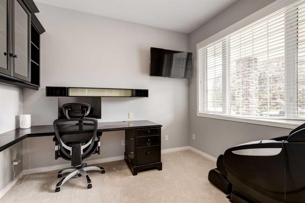 234 Strathridge Place SW, Calgary — photo 4 of 46