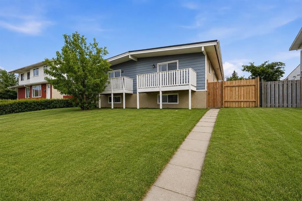 5626 Pensacola Crescent SE, Calgary — main listing photo