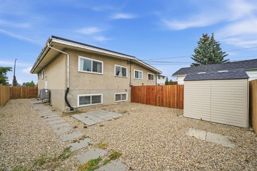 5626 Pensacola Crescent SE, Calgary — photo 3 of 34