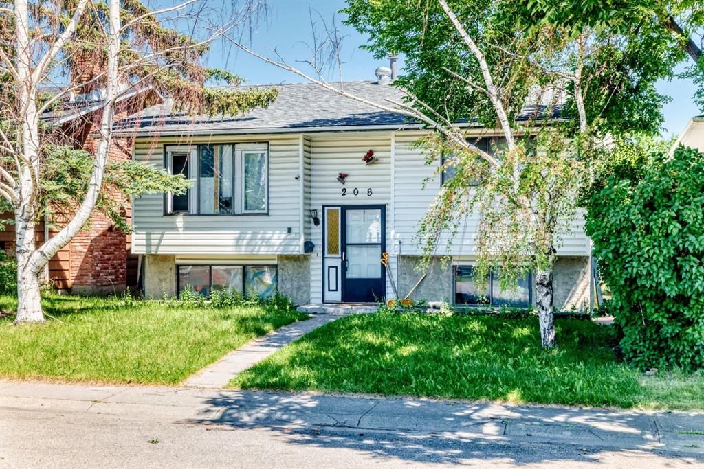 208 Temple Close NE, Calgary — photo 2 of 25