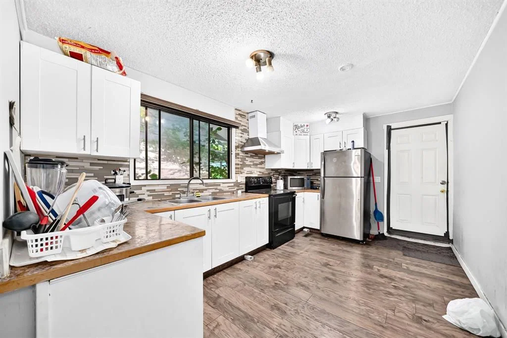 208 Temple Close NE, Calgary — photo 4 of 25