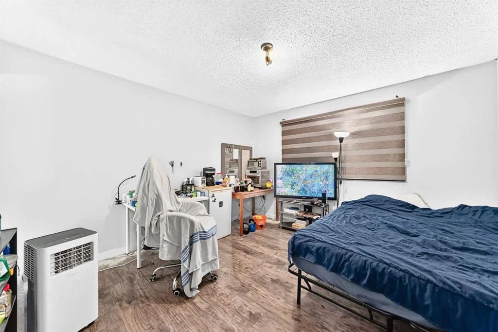 208 Temple Close NE, Calgary — photo 5 of 25