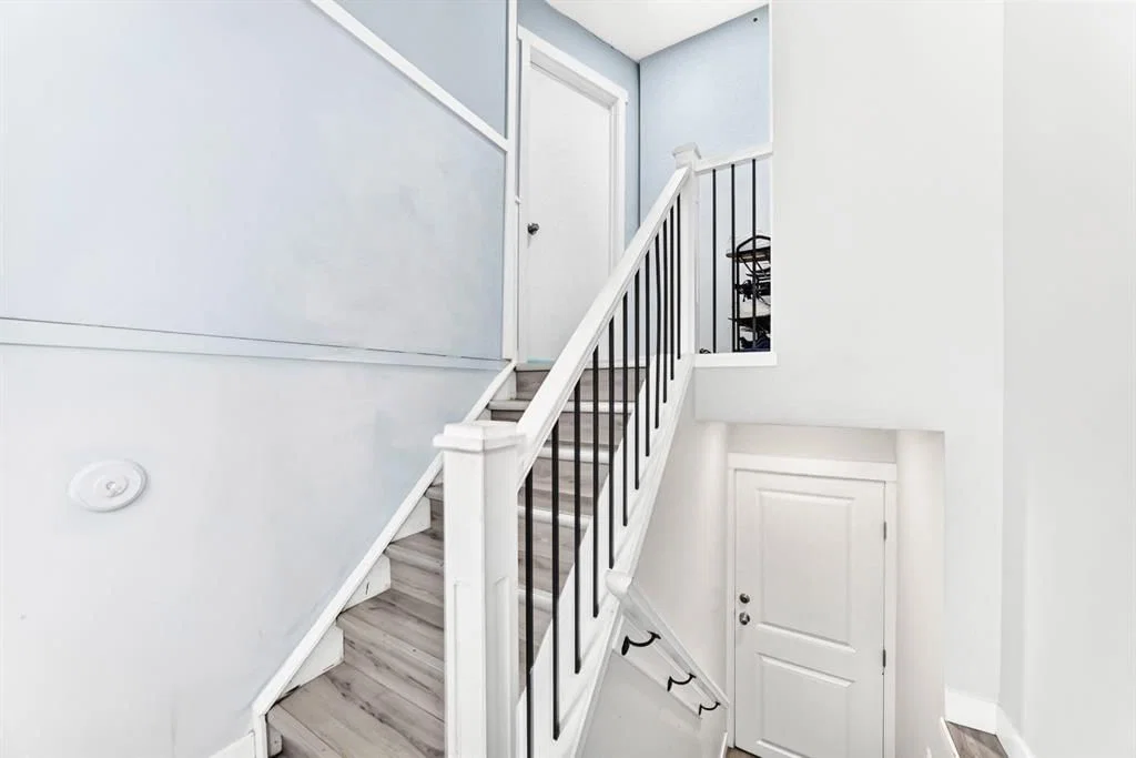 19 Berwick Crescent NW, Calgary — photo 4 of 48