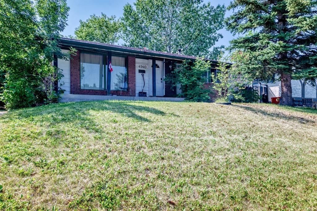 4940 Rundlewood Road NE, Calgary — photo 2 of 35