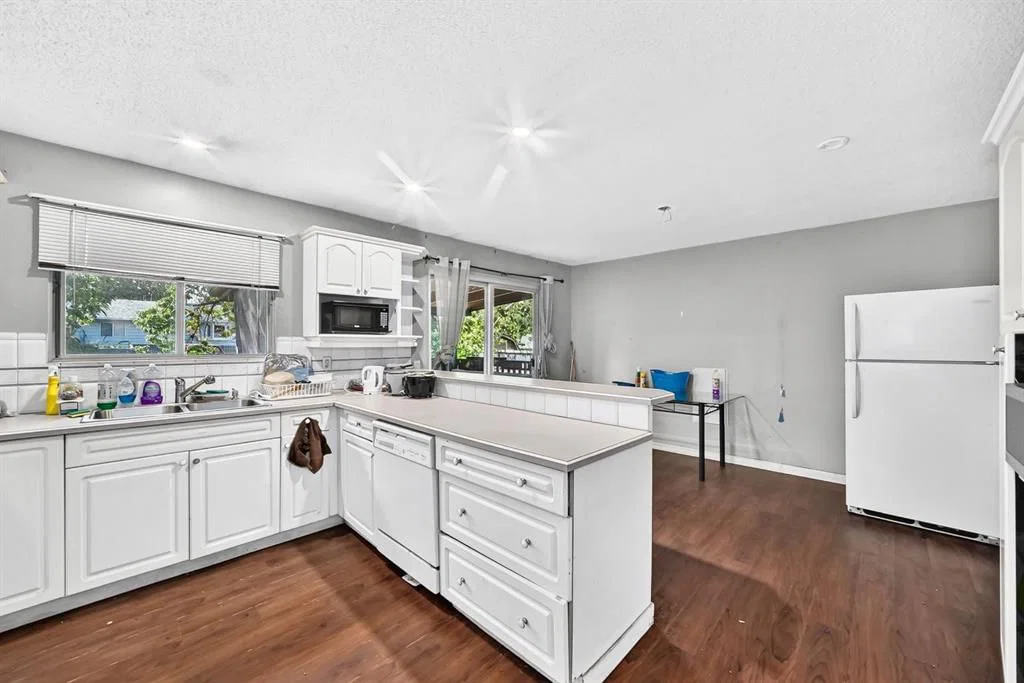 4940 Rundlewood Road NE, Calgary — photo 5 of 35