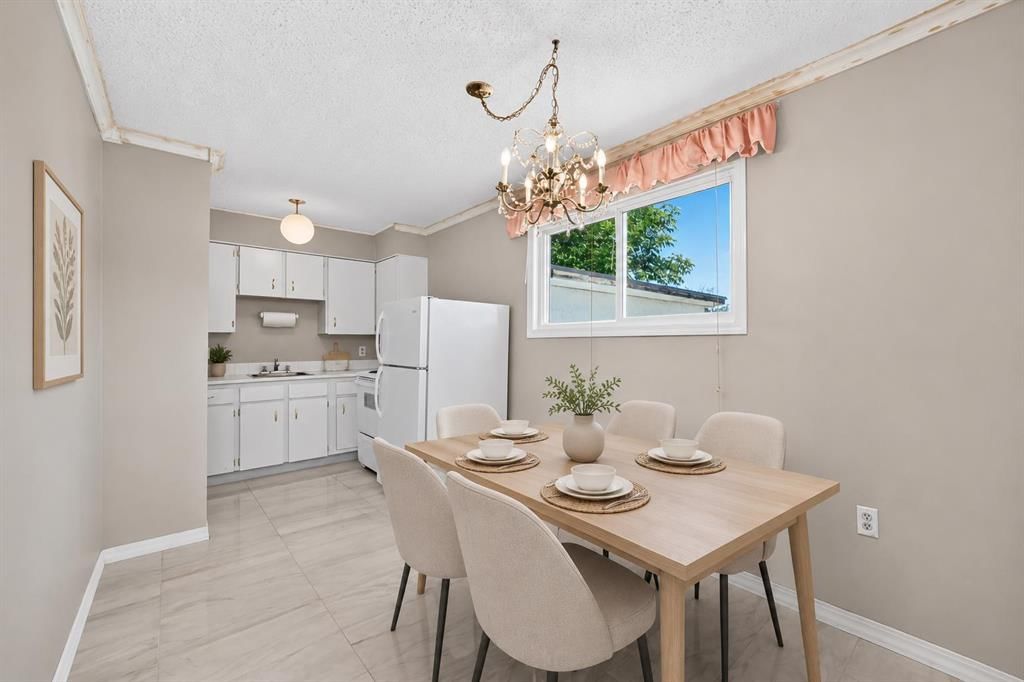 52 Doverdale Mews SE, Calgary — photo 4 of 37