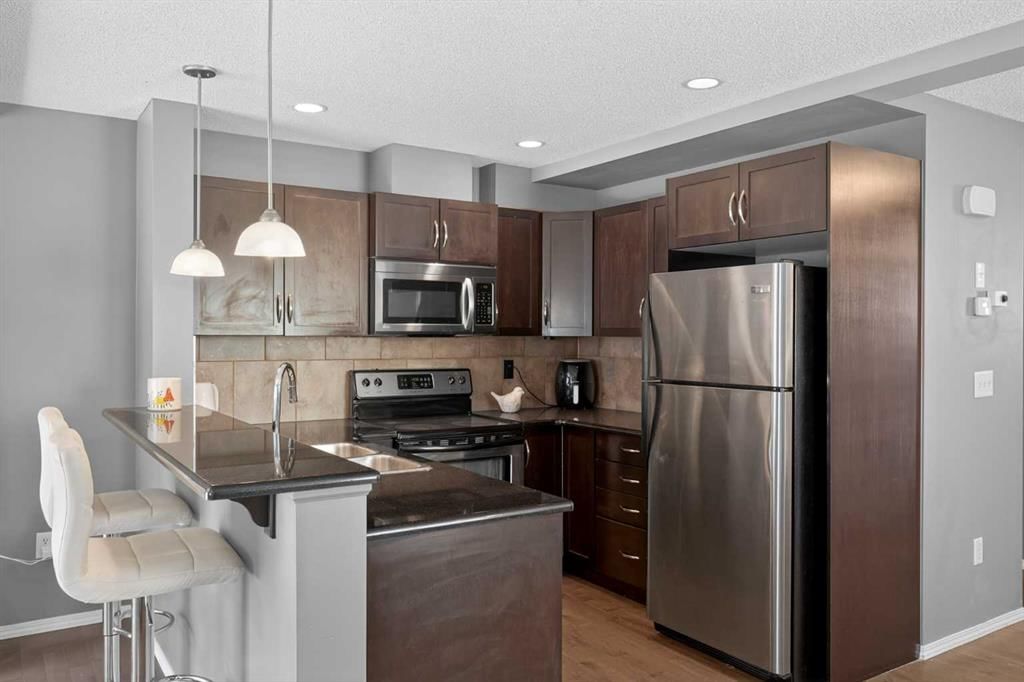 51 Country Village Villas NE, Calgary — photo 3 of 37