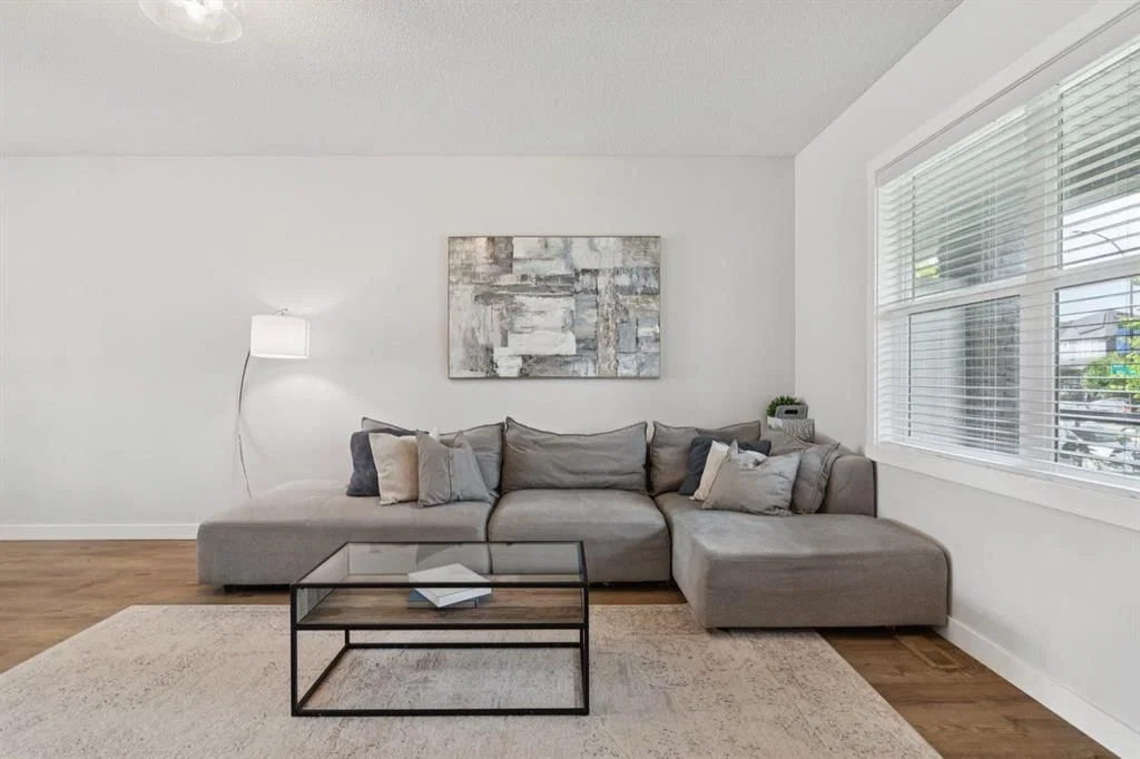 124 Wolf Willow Boulevard SE, Calgary — photo 4 of 35