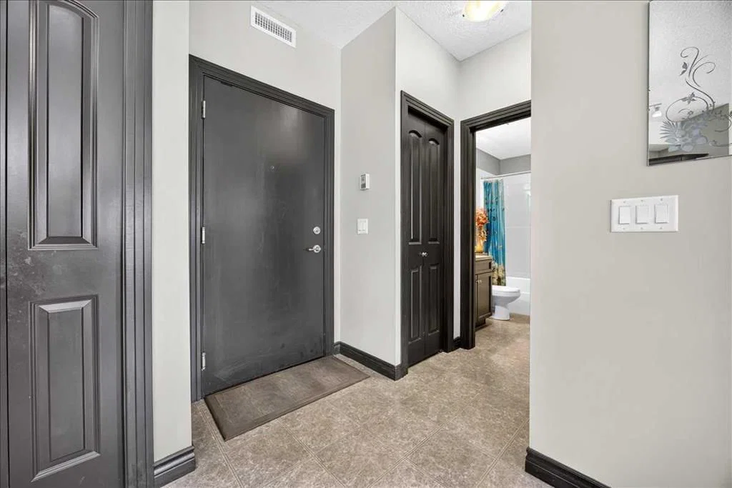 218, 30 Royal Oak Plaza NW, Calgary — photo 2 of 42