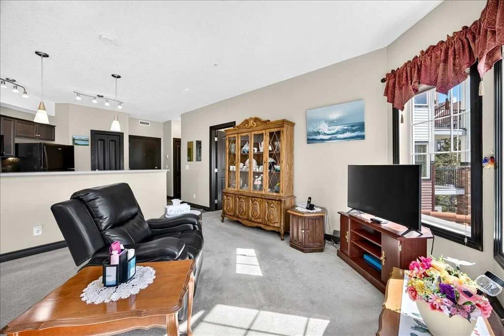 218, 30 Royal Oak Plaza NW, Calgary — photo 5 of 42